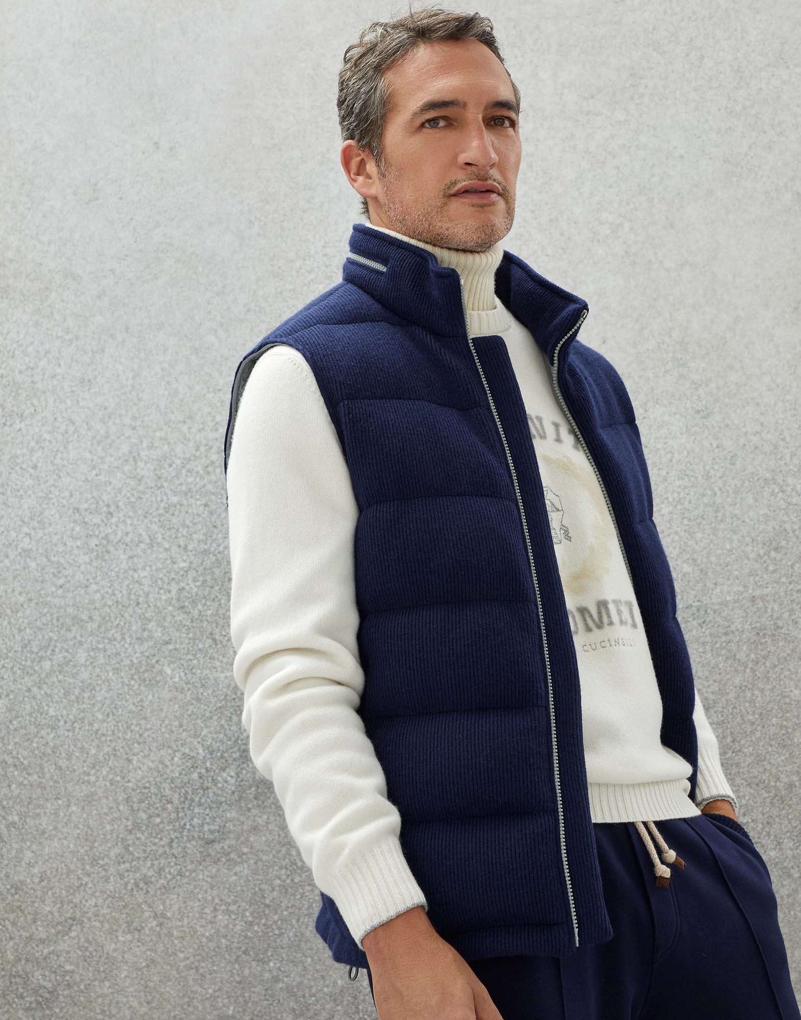 ブルネロクチネリ Brunello Cucinelli カシミヤ ニットベスト ネイビー