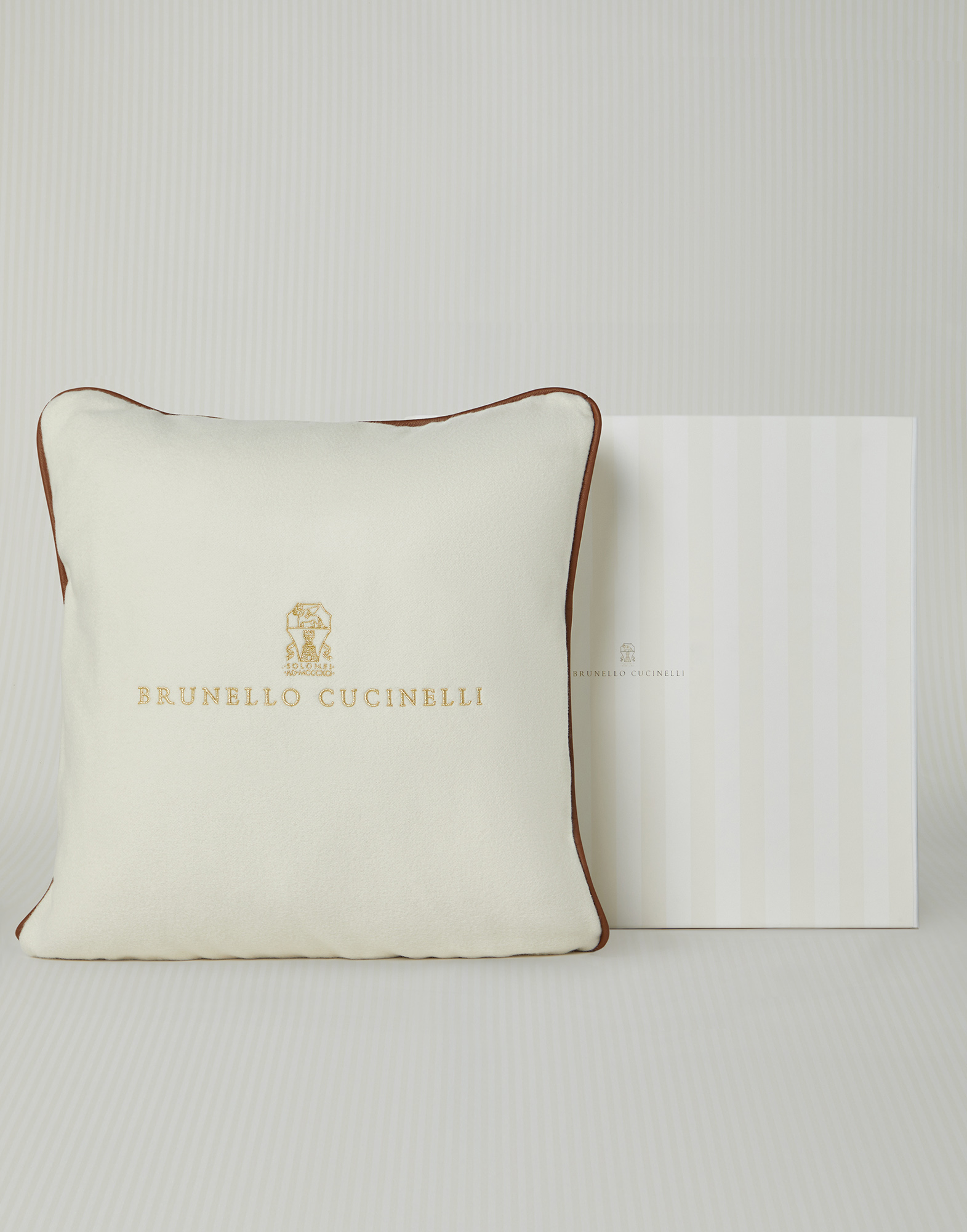 Large "Winter in White" cushion Panama Lifestyle - Brunello Cucinelli