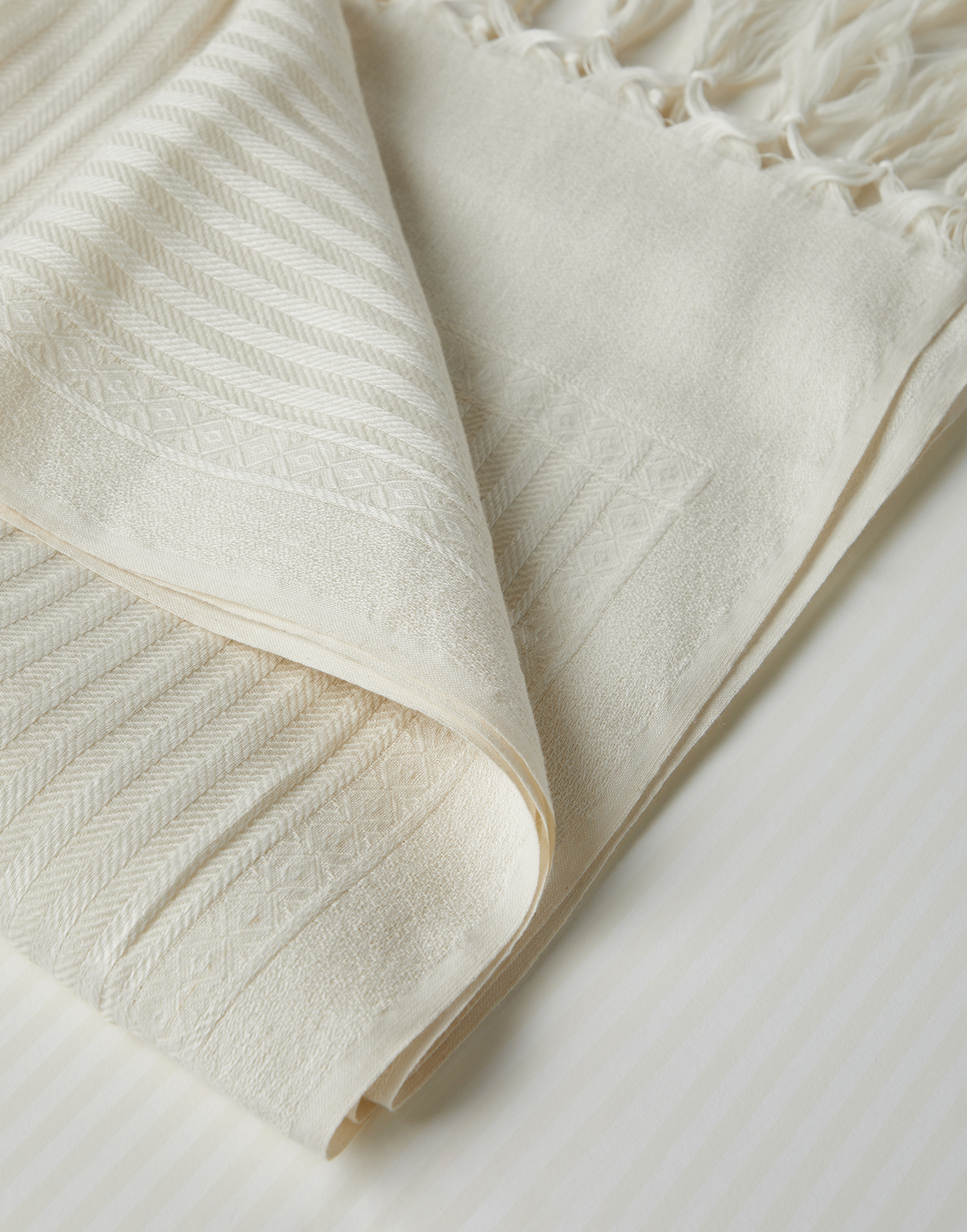 Pair of "Winter in White" towels Ecru Lifestyle - Brunello Cucinelli