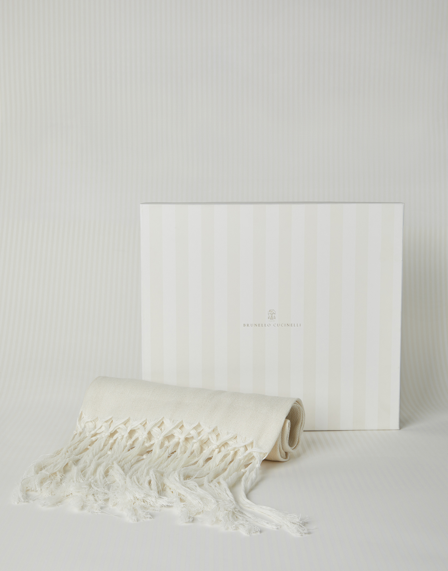 “Winter in White” 亚麻和羊绒混纺毛巾 本色 生活风格 - Brunello Cucinelli
